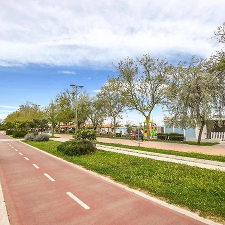 3 Bedroom Cozy In דירה פסקרה